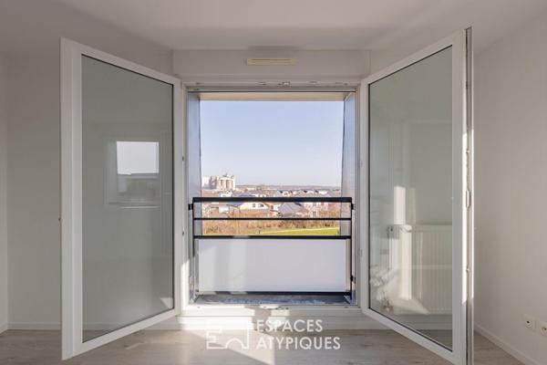 Dernier étage rénové et son balcon avec vue dégagée
