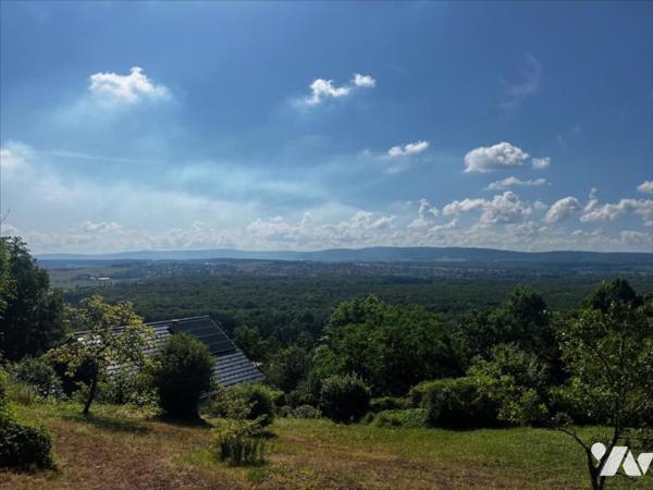 Terrain à bâtir avec vue imprenable à Montfaucon : une occasion rare!