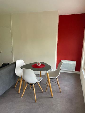 Appartement 3ème étage en parfait état Bd Blossac.