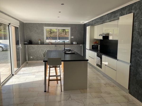 Maison à LE GENEST-SAINT-ISLE, 53940 - 7 pièces 215m²