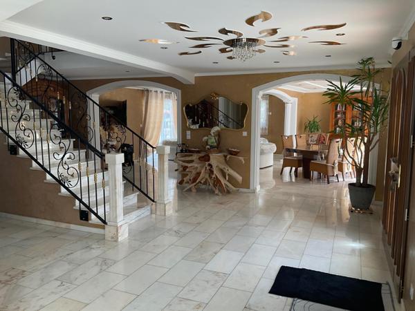 Maison à LE GENEST-SAINT-ISLE, 53940 - 7 pièces 215m²