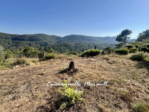 Terrain à vendre de 910 m² avec PC accordé à BAGNOLS EN FORET (83)