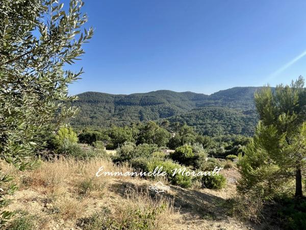Terrain à vendre de 910 m² avec PC accordé à BAGNOLS EN FORET (83)