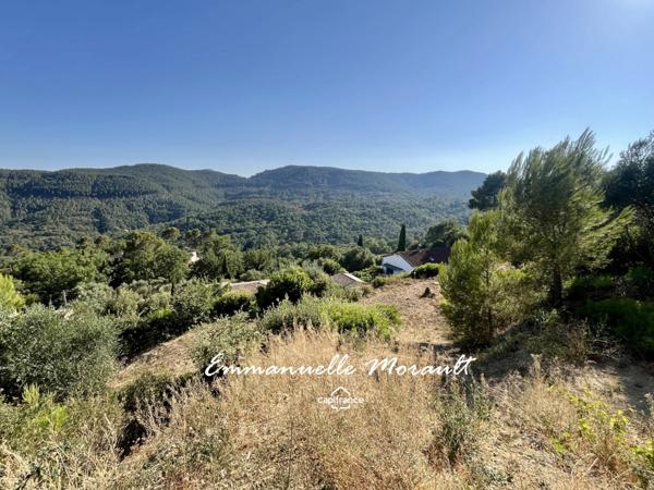 Terrain à vendre de 910 m² avec PC accordé à BAGNOLS EN FORET (83)