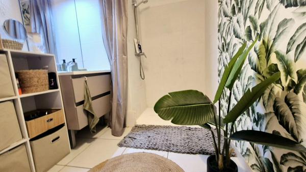 Appartement T3 à vendre à Frontignan - 65,65 m² - Résidence récente de 2020 - Terrasse de 12 m² - Parking privatif en sous-sol