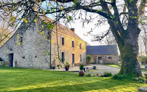 Maison à vendre    6 pièces •  Plouray