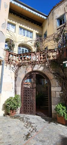 Magnifique immeuble historique du 18ème siècle