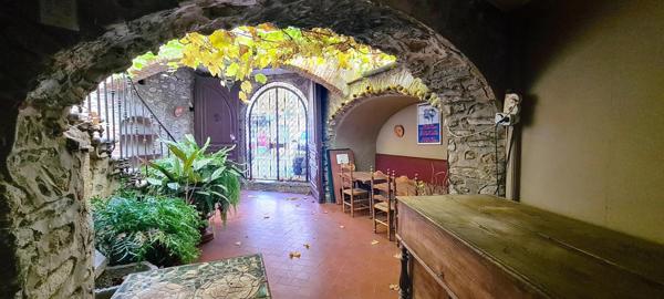 Magnifique immeuble historique du 18ème siècle