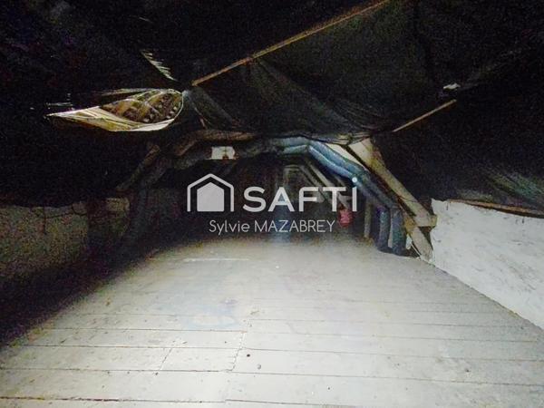 Charmante maison ancienne avec grand terrain arboré – Secteur calme