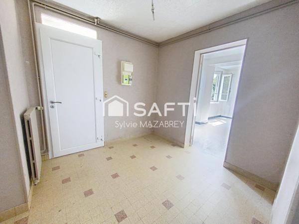 Charmante maison ancienne avec grand terrain arboré – Secteur calme