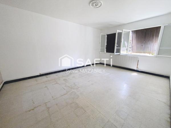 Charmante maison ancienne avec grand terrain arboré – Secteur calme