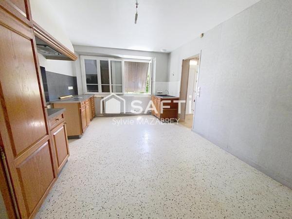 Charmante maison ancienne avec grand terrain arboré – Secteur calme