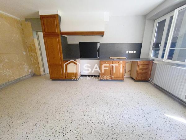 Charmante maison ancienne avec grand terrain arboré – Secteur calme