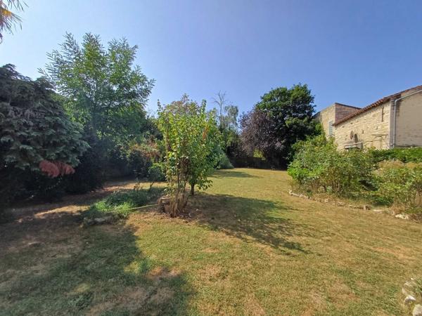 Maison de Maître Charentaise du XIXe siécle avec dépendances