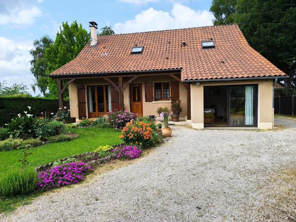 Magnifique jardin pour cette maison dans le bourg