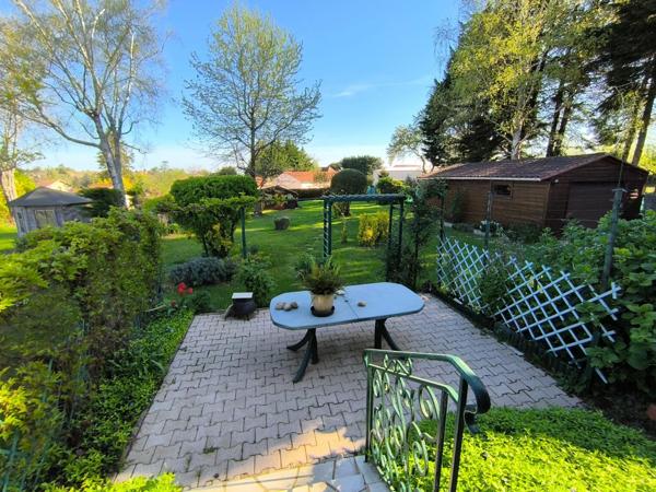Magnifique jardin pour cette maison dans le bourg