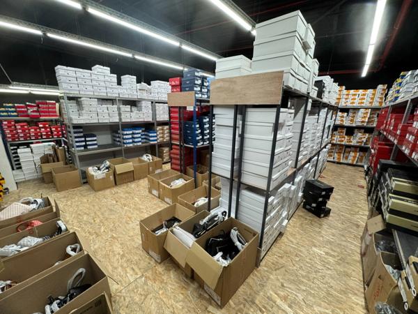 Exceptionnelle surface commerciale de 100 m2 en rdc plus mezzanine à louer Centre commercial de FAMILY PLAZA