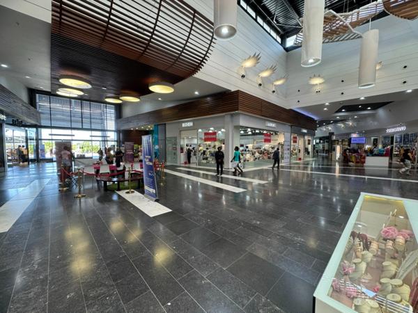 Exceptionnelle surface commerciale de 100 m2 en rdc plus mezzanine à louer Centre commercial de FAMILY PLAZA