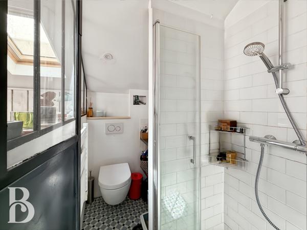 Petite maison au coeur du 10e - Rare
