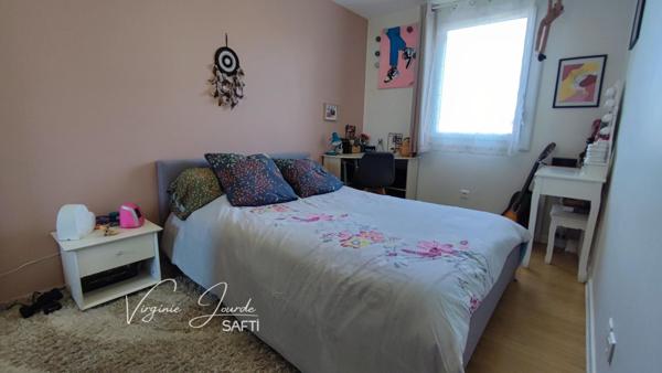 Maison 3 chambres, bureau, garage commerces et écoles à pied