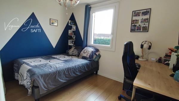 Maison 3 chambres, bureau, garage commerces et écoles à pied