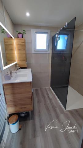 Maison 3 chambres, bureau, garage commerces et écoles à pied