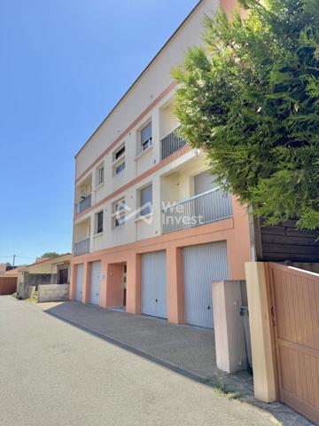 Spacieux appartement de type 2 au dernier étage avec balcon, cave et garage.