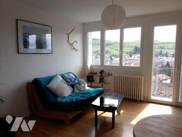 AURILLAC, à vendre, appartement de type 3 au 3ème et dernier étage comprenant, entrée, salon/sé...