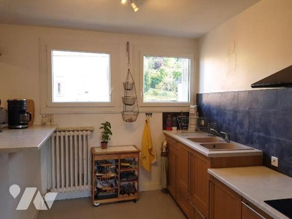 AURILLAC, à vendre, appartement de type 3 au 3ème et dernier étage comprenant, entrée, salon/sé...