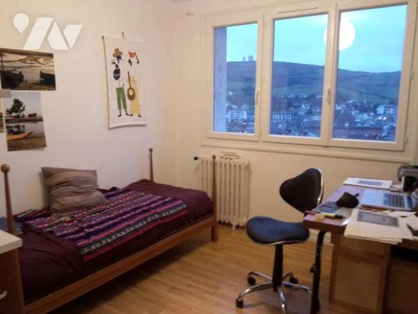 AURILLAC, à vendre, appartement de type 3 au 3ème et dernier étage comprenant, entrée, salon/sé...