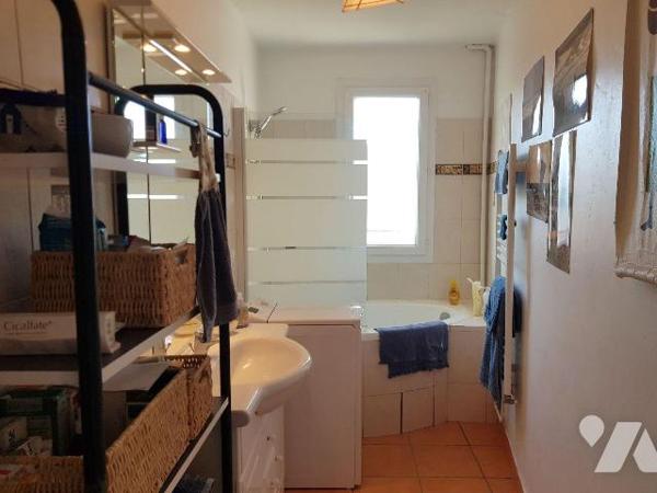 AURILLAC, à vendre, appartement de type 3 au 3ème et dernier étage comprenant, entrée, salon/sé...