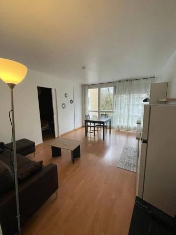 Vente                                                      Appartement
                        
                     4 pièces                      65 m2                     à Cergy