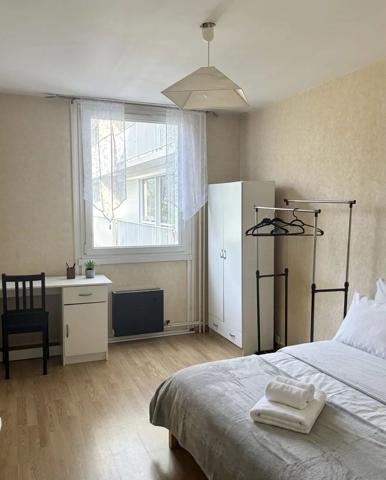Vente                                                      Appartement
                        
                     4 pièces                      65 m2                     à Cergy