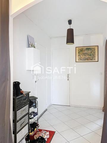 Sans vis à vis, avec cave plus parking, appartement lumineux, bon équipement,