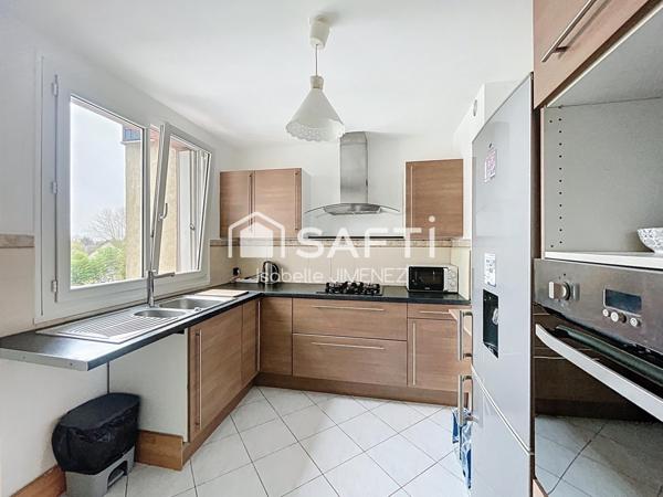 Sans vis à vis, avec cave plus parking, appartement lumineux, bon équipement,