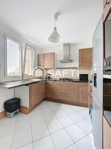 Sans vis à vis, avec cave plus parking, appartement lumineux, bon équipement,