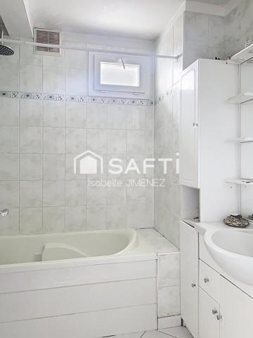 Sans vis à vis, avec cave plus parking, appartement lumineux, bon équipement,