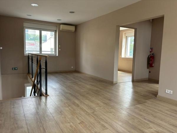 29000 QUIMPER Corniguel - IMMEUBLE  professionnel / Local d'activité ? 150 m² ? Emplacement stratégique