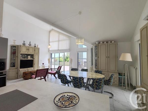 Appartement F5 à vendre  5 pièces - 111,34 m 2   ST JEAN DE LA RUELLE  - 45