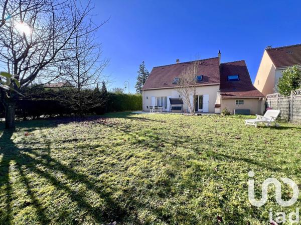 Maison traditionnelle 7 pièces de 165 m² à Tournan-en-Brie (77220)