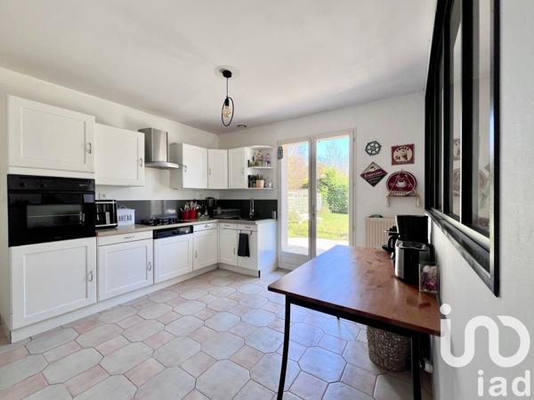 Maison traditionnelle 7 pièces de 165 m² à Tournan-en-Brie (77220)