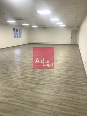 COURNON D'AUVERGNE BUREAUX A LOUER 120M²