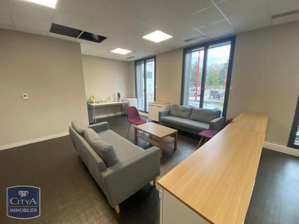 Local professionnel à louer 88m²