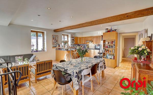 Maison à vendre    6 pièces • 175 m2 Cailloux-sur-Fontaines