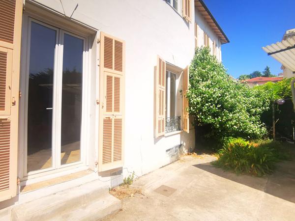 SAINT MAURICE : MAISON INDIVIDUELLE 120M2 AVEC GARAGE