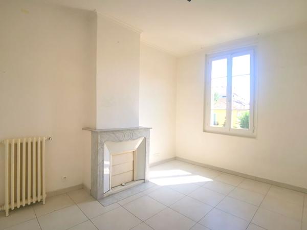 SAINT MAURICE : MAISON INDIVIDUELLE 120M2 AVEC GARAGE