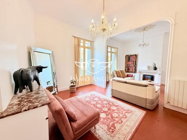 Nîmes centre, Jardins de La Fontaine, appartement bourgeois, 4 chambres, grand balcon.