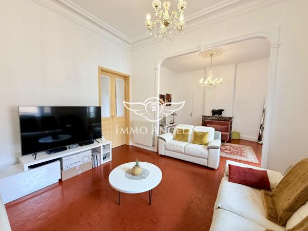 Nîmes centre, Jardins de La Fontaine, appartement bourgeois, 4 chambres, grand balcon.