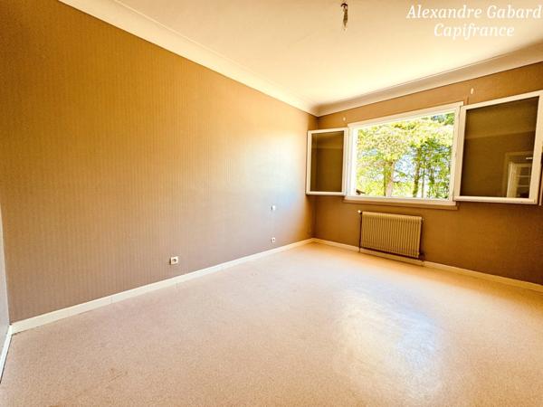 Axe La Réole-Langon - Maison de plain-pied - 5 chambres + bureau - Jardin 3 000 m² - 3 Garages