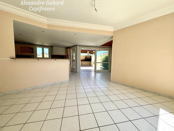 Axe La Réole-Langon - Maison de plain-pied - 5 chambres + bureau - Jardin 3 000 m² - 3 Garages